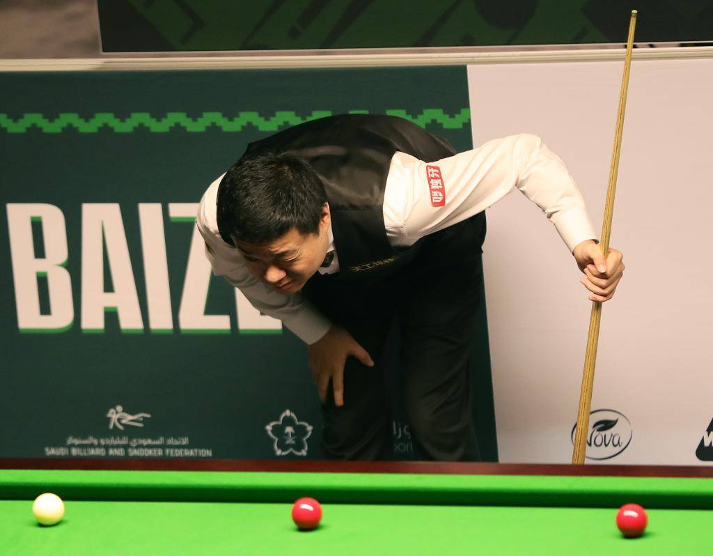 并且他的助 并且他的助