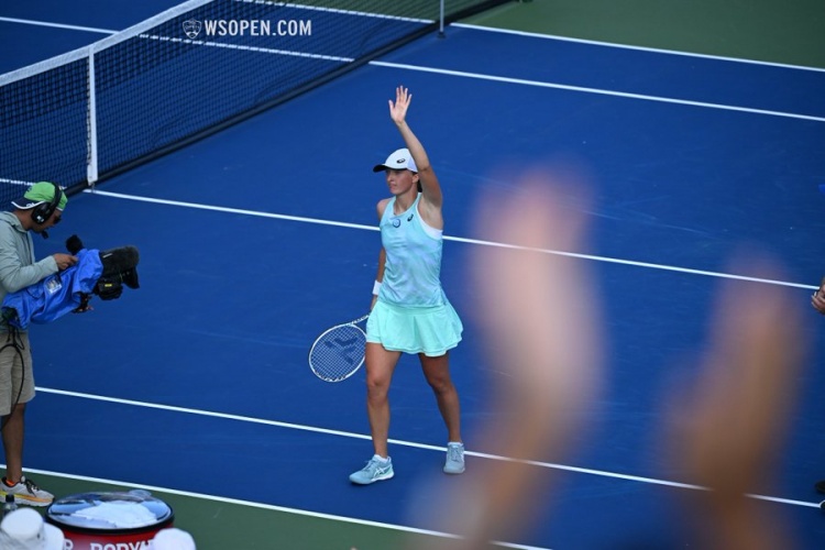 铃片边缘与 铃片边缘与